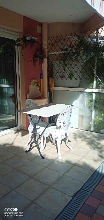 Avec Jardin Apartment